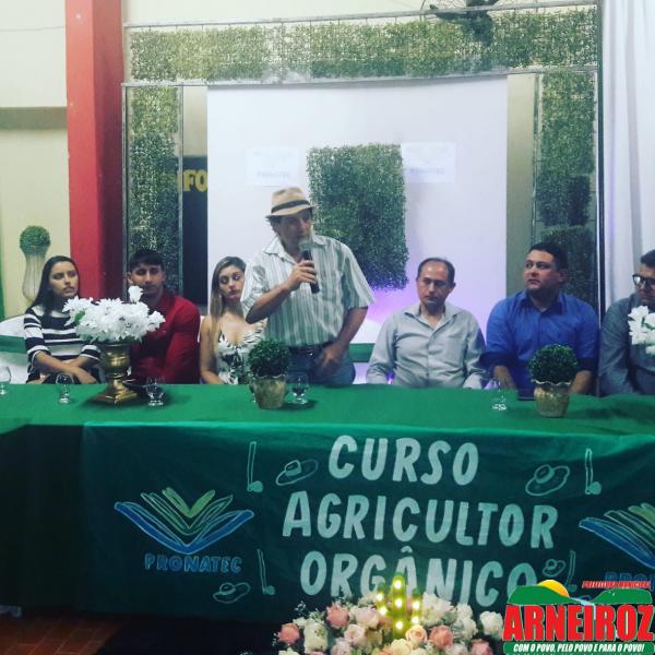 Foto 7 — Entrega de Certificado do Curso de Agricultura Orgânica, promovido pelo PRONATEC.